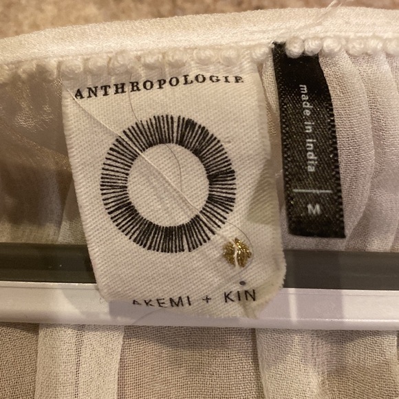 Anthropologie women’s white flowy top with floral details size medium - Picture 4 of 6